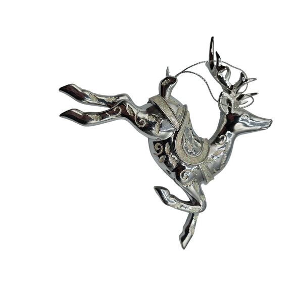 Large Lot of 11 Silver Tone Christmas Ornaments Sleigh Snowman Reindeer Etc - Picture 4 of 7